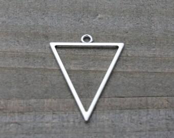 10 PIECES triangle pendant silver plated, triangle pendant, geometric pendant, triangle charm, earring findings 35 mm B0085523