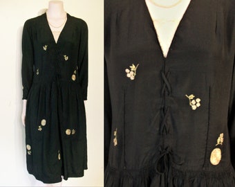 Enchanting 1920s drop waist day dress w/embroidery, lacing detail bust 34" - 36"