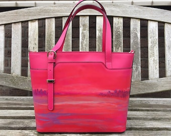 Hand-painted leather shopper of Italian quality leather.