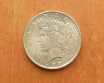 1922 (P) Philadelphia mint US Peace Dollar coin 90% silver (pictured)