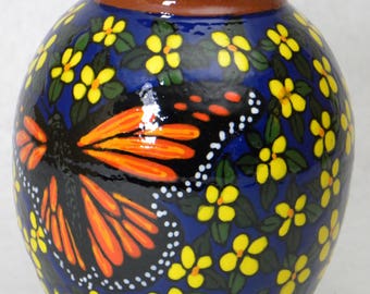 Small Vase Monarchs w Yellow Flowers(Item#84)