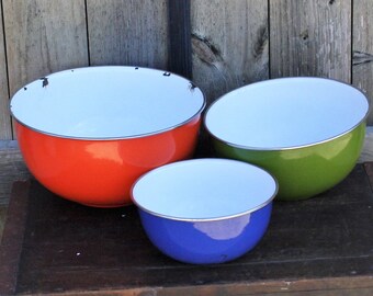 Vintage Enamelware Mixing Bowls, Set Of Three Colorful Enamel Bowls