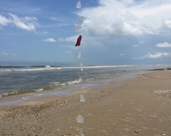 Red and White Sea Glass Wind Chime, READY to SHIP from Texas, Driftwood Beach Glass Wind chime for home decor gift, Driftwood Wind Chime