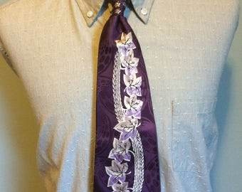 ON SALE 1950s Violet/Ivory/Burgundy "Falling Leaf" Pattern 1950s Men's Rayon Necktie