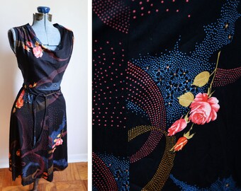 Small - Wonderful Red Rose Vintage Dress