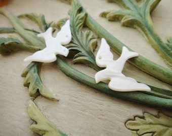 2Pcs Flying Swallow Shell Charms
