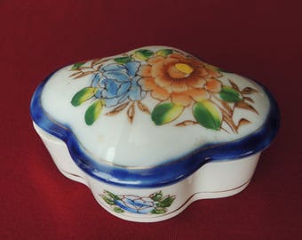 Japanese Hand Painted Porcelain Covered Trinket Dish 1940s