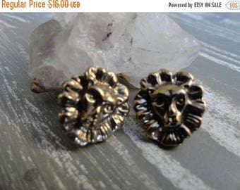 SALE Gold Lion Head Earrings - Vintage