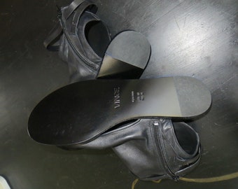 VINCE bootie-sandals. soft leather, brand new, never worn. size 9M