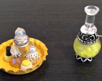 Yellow Vanity Tray and Lamp