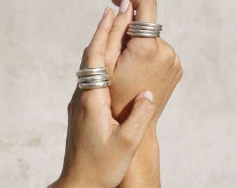 925 silver triple ring. The price is for all three. You can use one, two or three, stackable. Silver 925. Alliances