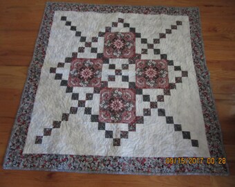 Holiday Quilt, Sofa Throw Quilt, Lap Quilt, Christmass Quilt, Quilted Christmas Table Topper, Quilt Silver Black , Medallion Quilt