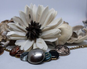 Vintage buttons bracelet - vintage button jewellery - vintage buttons