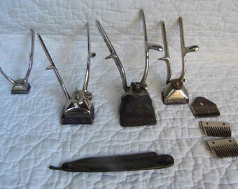 Lot de 4 anciennes tondeuses à cheveux mécaniques ( Tondeuse La Française, Brown and Sharp S.G.D.G, Manufrance, Samrys Luxe ) + un rasoir