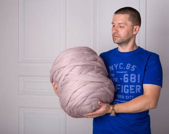 Merino wool yarn. Arm knit. Extreme knitting. Wool roving. Super bulky yarn. Chunky yarn. Bulky yarn. Pure merino. Unspun roving. Felting