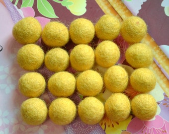 20pcs Gold Wool Felt Balls (2cm)