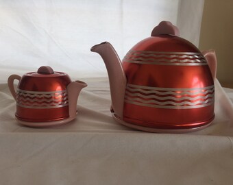 Vintage Art Deco Style Teapot with Insulated Cozy