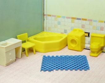 Marx Superior dollhouse bathroom furniture, 1:24 or 1/2 inch scale, Soft plastic with rubber rug for tin litho dollhouse, yellow