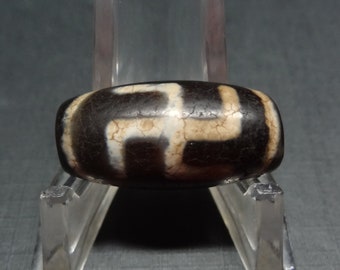 1805-18 - Authentic Tibetan Dzi Bead - Bloodvein Sauwastika and One Eye