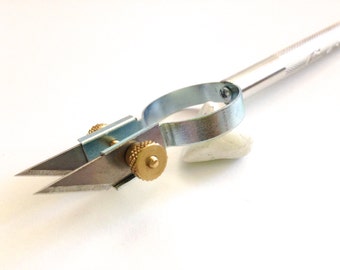 dual cutter knife, perfect for cutting parallel strips of polymer clay or paper straight or curvy every time
