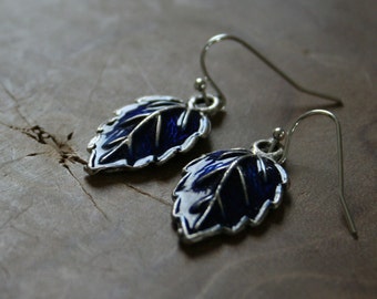 Blue Leaves - Pair of dangling earrings with leaves with blue enamel