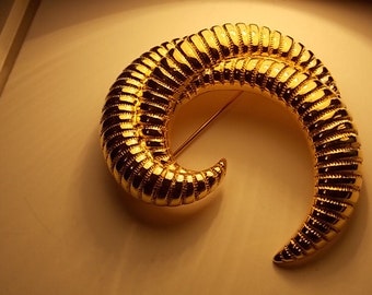 Vintage Gold Tone Monet Brooch