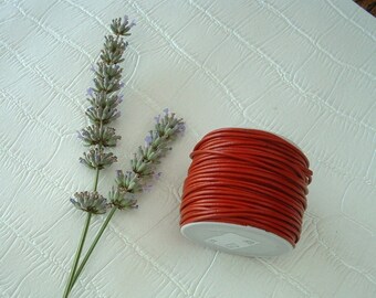 1 m of 1, 5mm red leather string.