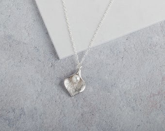 Silver Calla Lily Necklace // silver pendant necklace // flower necklace // pearl necklace // wedding necklace // silver charm necklace