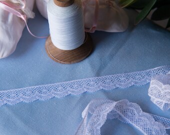 French Valenciennes Lace- (LFV58EDG852) 5/8" edging