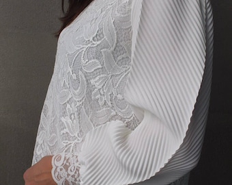 Size 10 Vintage High Neck White Lace Top
