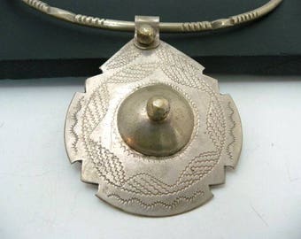Tuareg Desert Nomad Tribal Necklace // Silver Pendant Berber Choker Necklace // Vintage Jewelry