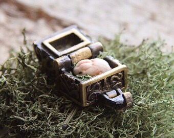 The little nesting bunny Locket