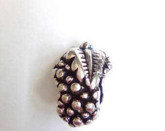 Bunch of grapes 15x10mm silver plated bead