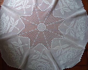 Crochet table Runner "Eight Roses"