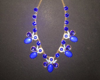 Ladies Beautiful Blue Vintage Pendant Necklace