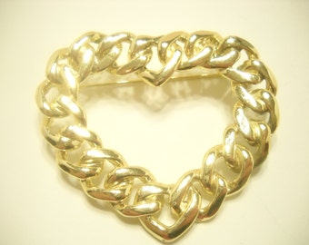 GOLD TONE HEART Brooch (1221)
