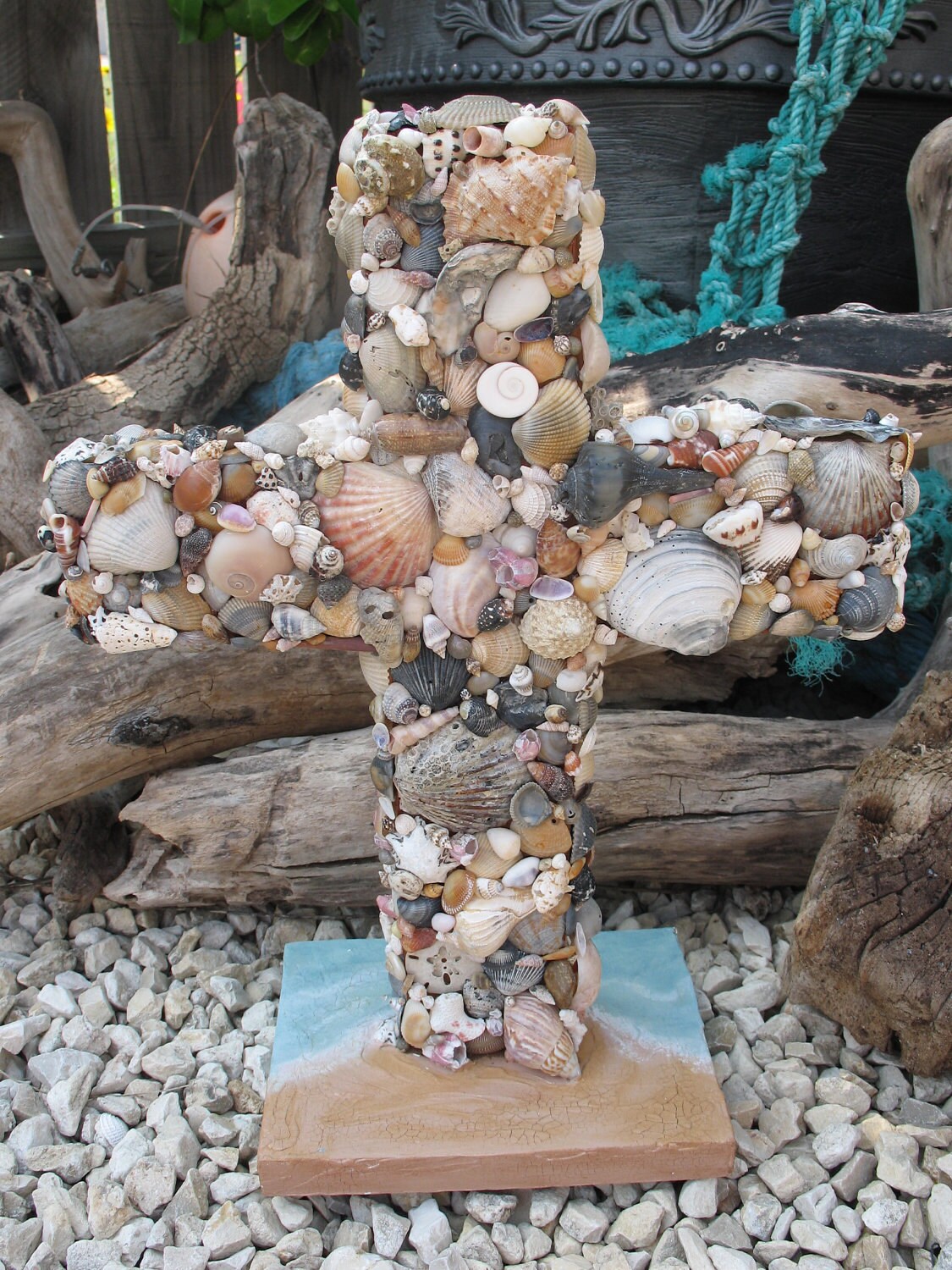 Декор из камней и ракушек