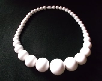 1980's White Chunky Necklace