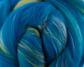 4 oz braid of Holiday Merino Combed Top (roving). Great for Spinning and Felting