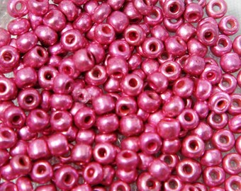 7g -Metalic Fuschia Seed Beads size 8/0 (3mm)
