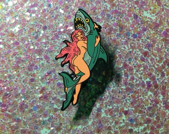 Shark love pin (pink)