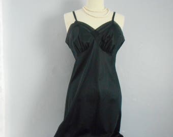 Womans vintage Vanity Fair black full length slip 1950 IN02