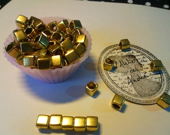 10 beads-cubes-brass - gold - antique 6 x 6 mm drilled 4 mm