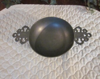 Lovely Antique Pewter 2 Handled Porringer