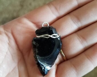 Obsidian arrowhead pendant