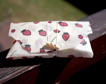 Reusable strawberry pattern sandwich wrap