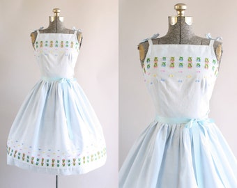 Vintage 1950s Dress / 50s Cotton Dress / Blue and White Gingham Print Sun Dress w/ Embroidery XS/S