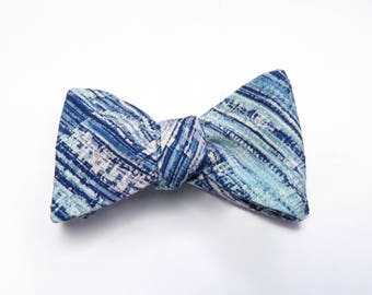 Bow Tie / Made From Vintage Japanese Silk Kimono Fabric / Self Tie