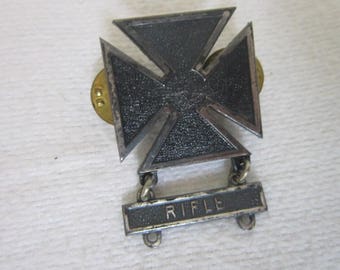 WW @ U S Army Marksman Rifle Pinback