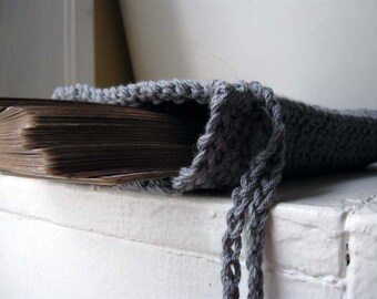 Gray tarot pouch / tarot bag / knit tarot bag / rune bag / knitted tarot bag / oracle card bag / tarot card bag / drawstring tarot bag